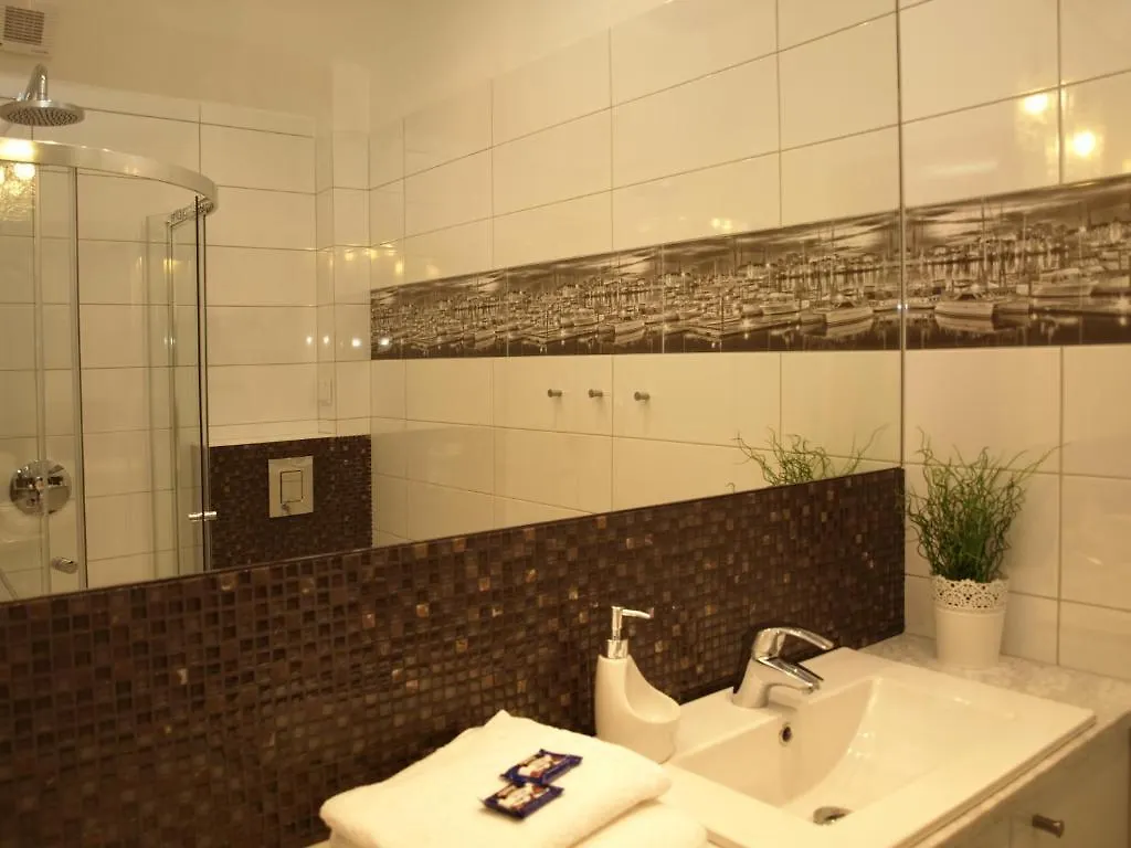 Grand-Tourist Center Point Apartments 그단스크