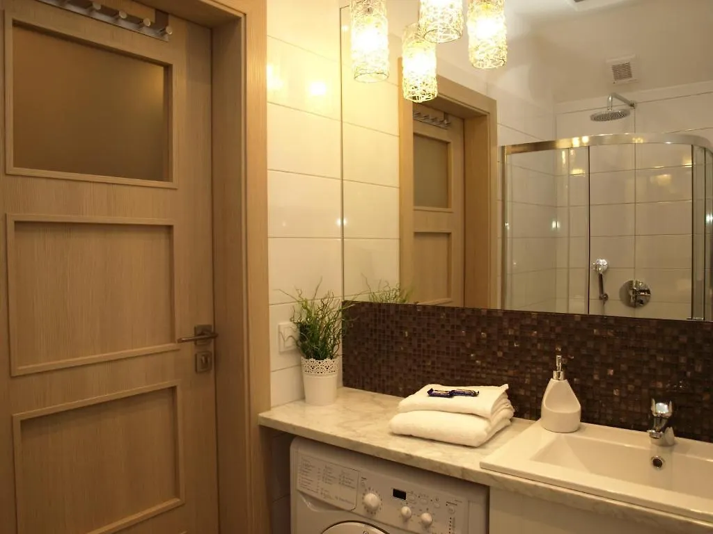 Grand-Tourist Center Point Apartments 그단스크